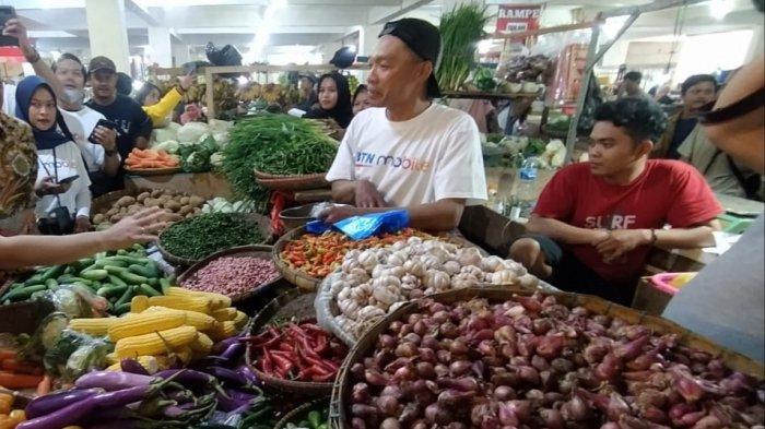 Pedagang Menjerit Kuliner Bandung Kena Imbas Naiknya Harga Cabai